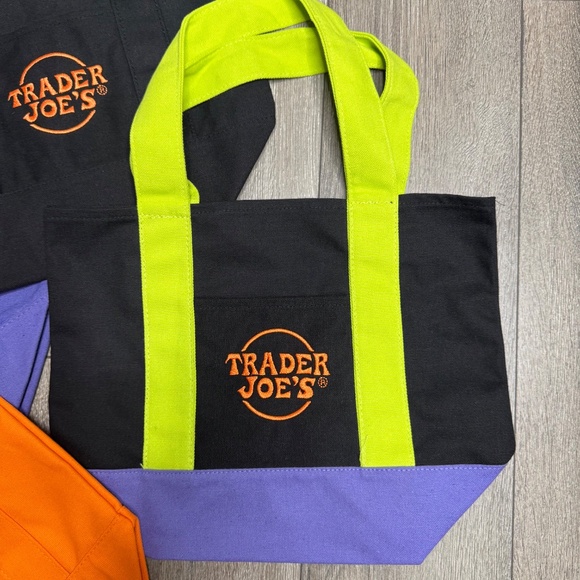 NWT - Trader Joe's Set of 4 Trick or Treat Canvas Tote Bag - - Picture 4 of 10